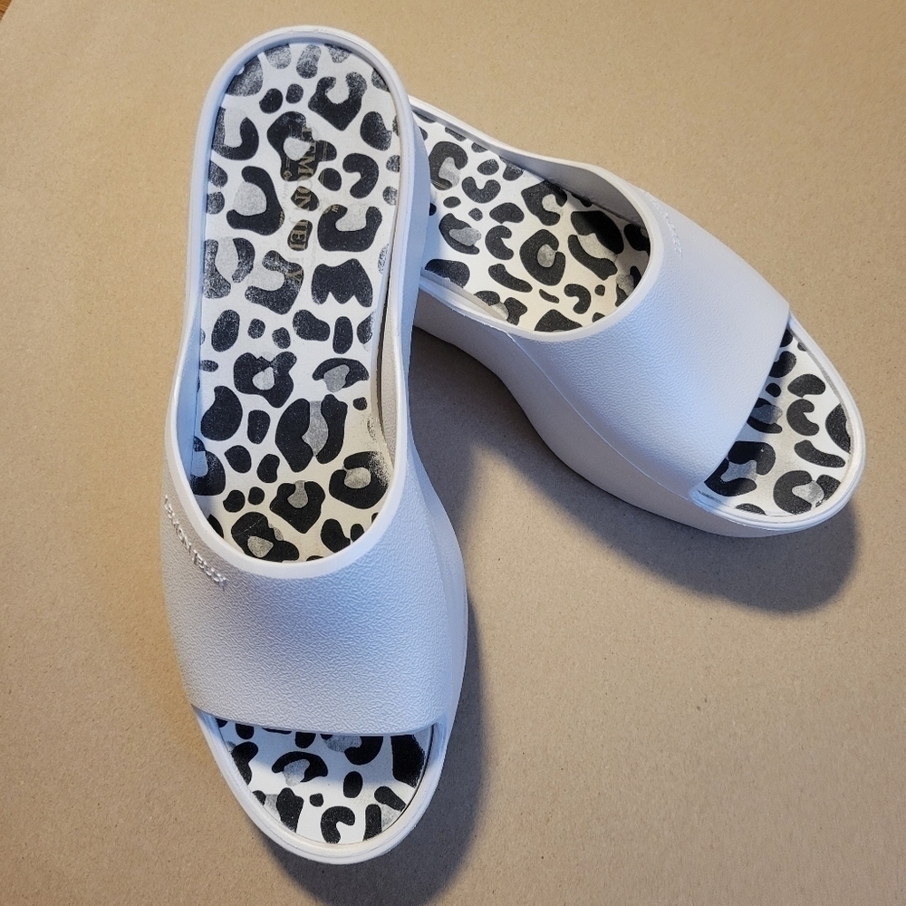 Lemon Jelly sunny slide sandals size 39.